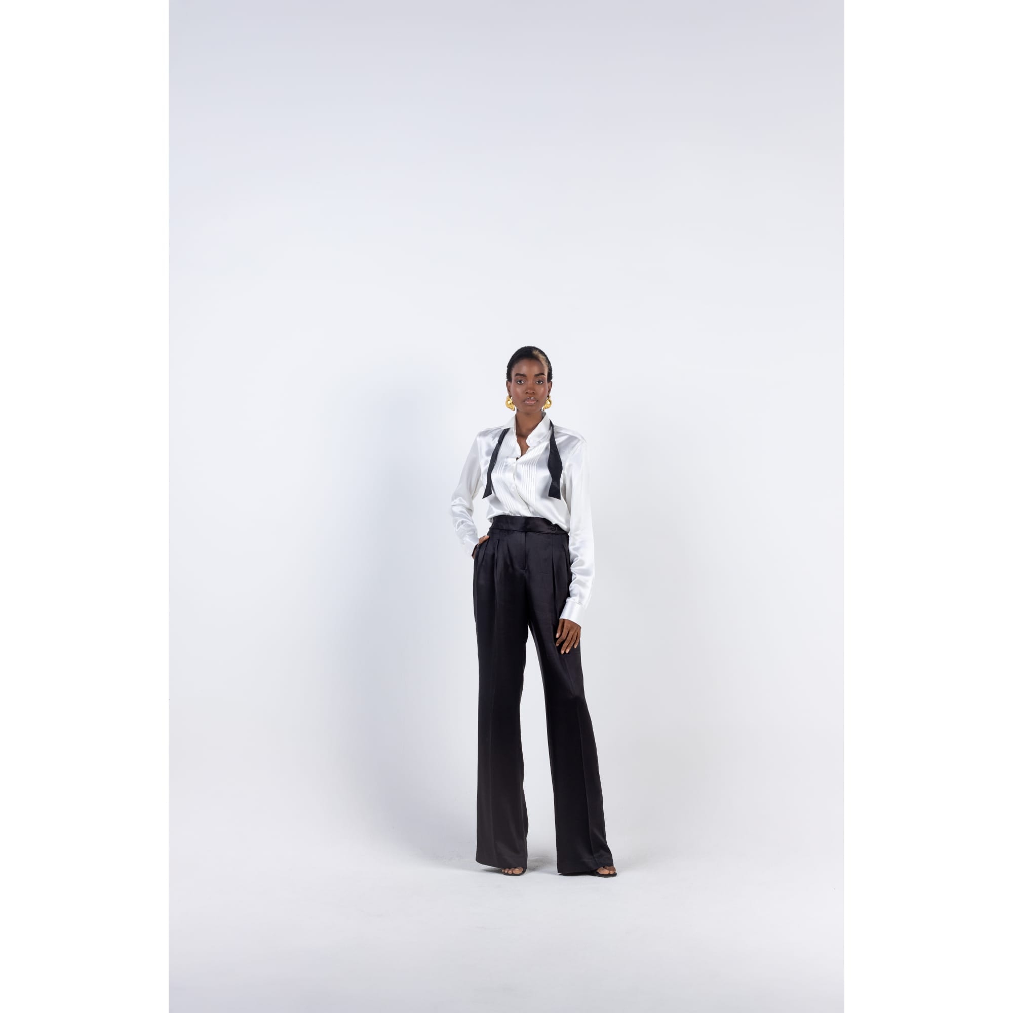 WING COLLAR PLEATED BIB TUXEDO SHIRT WITH SILK TROUSERS