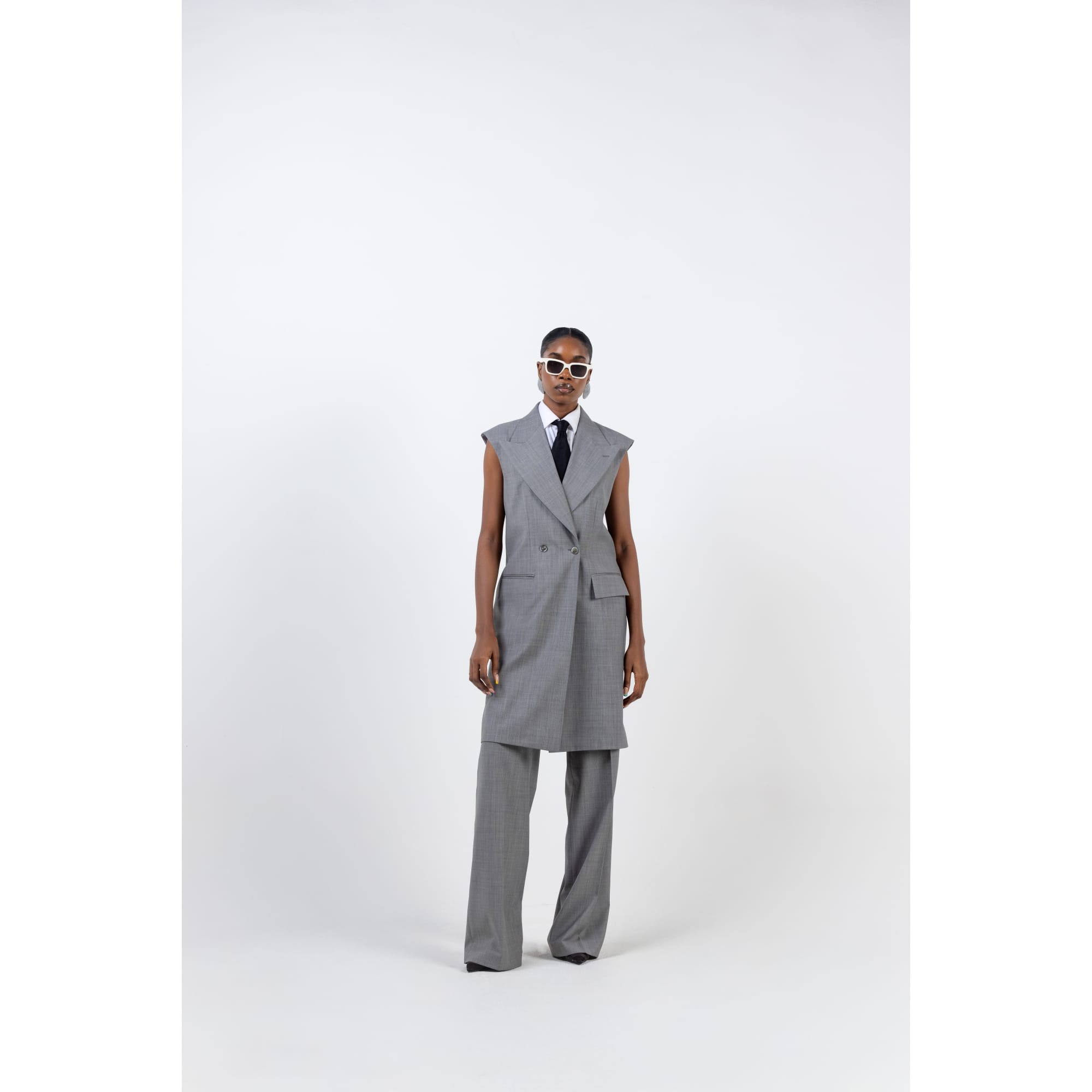 GREY DOUBLE BREASTED SLEEVELESS SUIT