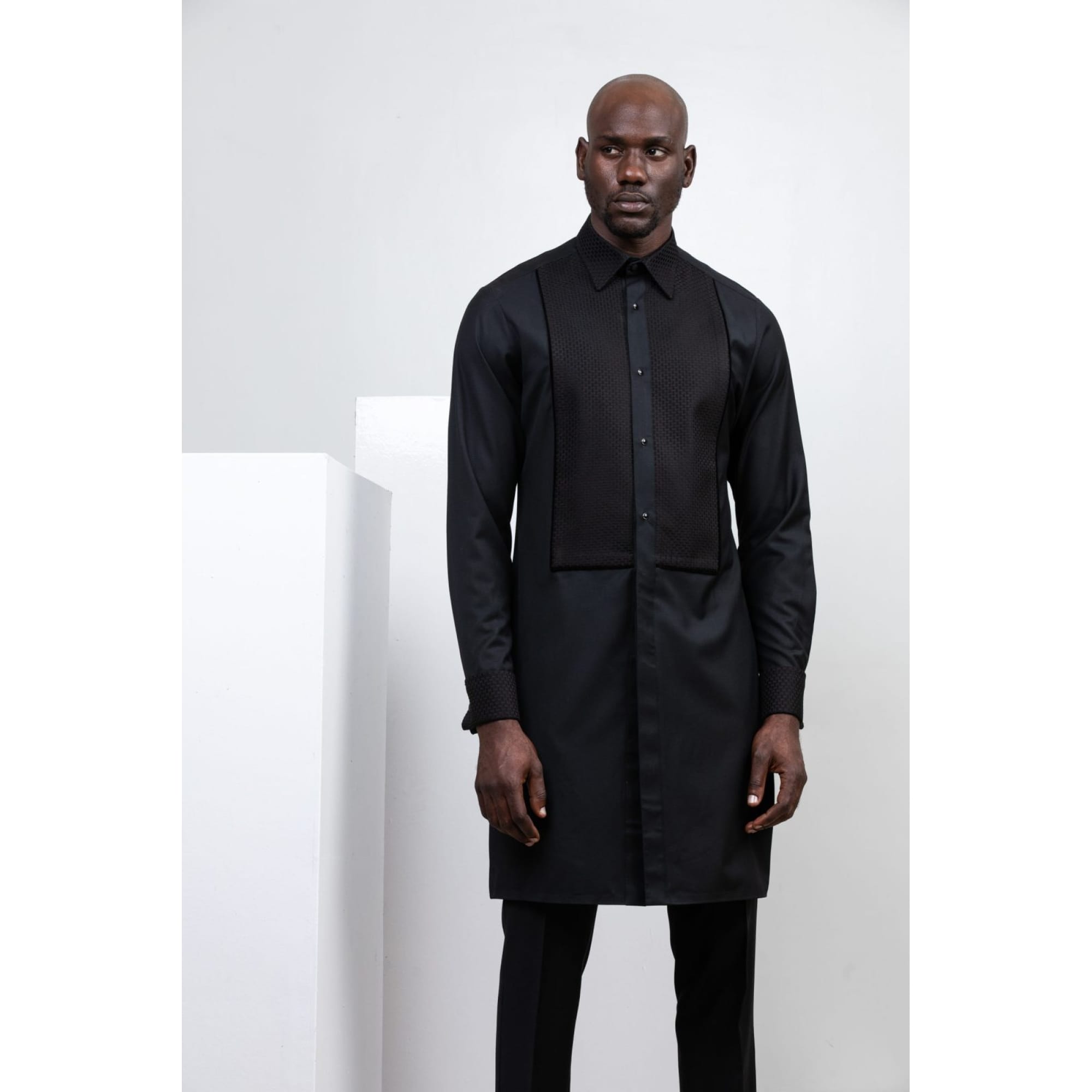 BLACK CLASSIC COLLAR TRADXEDO WITH VELVET PIPED TEXTURED BIB