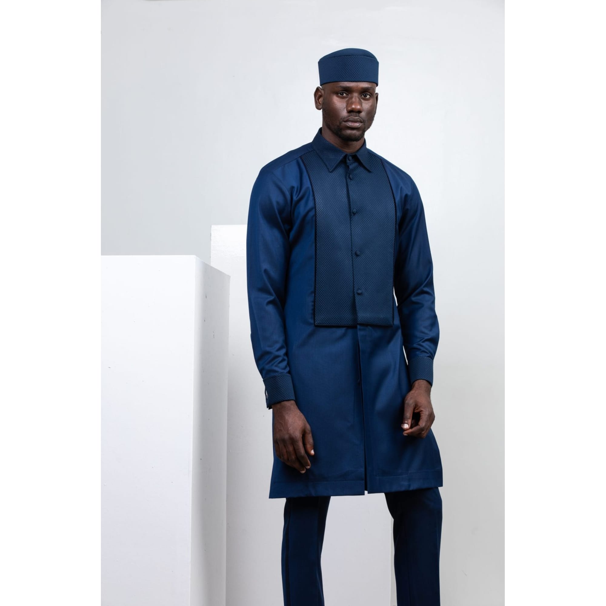 BLUE CLASSIC COLLAR TRADXEDO WITH VELVET PIPED TEXTURED BIB